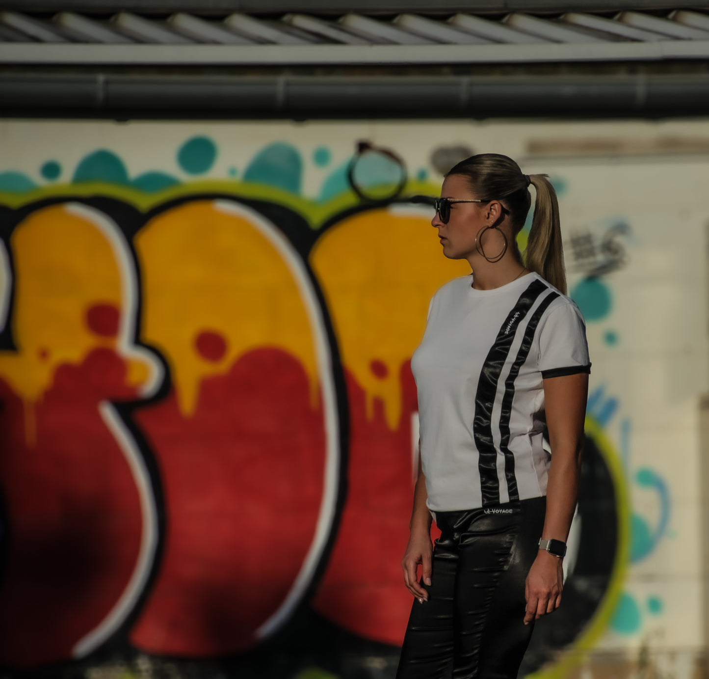 LVy T-Shirt mit Satinstreifen (weiß)